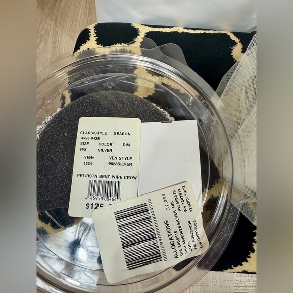 David’s bridal 👰 Elegant White Strapless Wedding Gown with Veil & Tiara Set - Picture 12 of 13